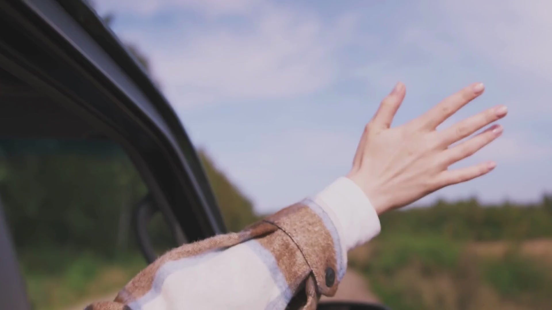 Vidéo jeune femme diabétique heureuse de ses chaussettes spéciale diabète