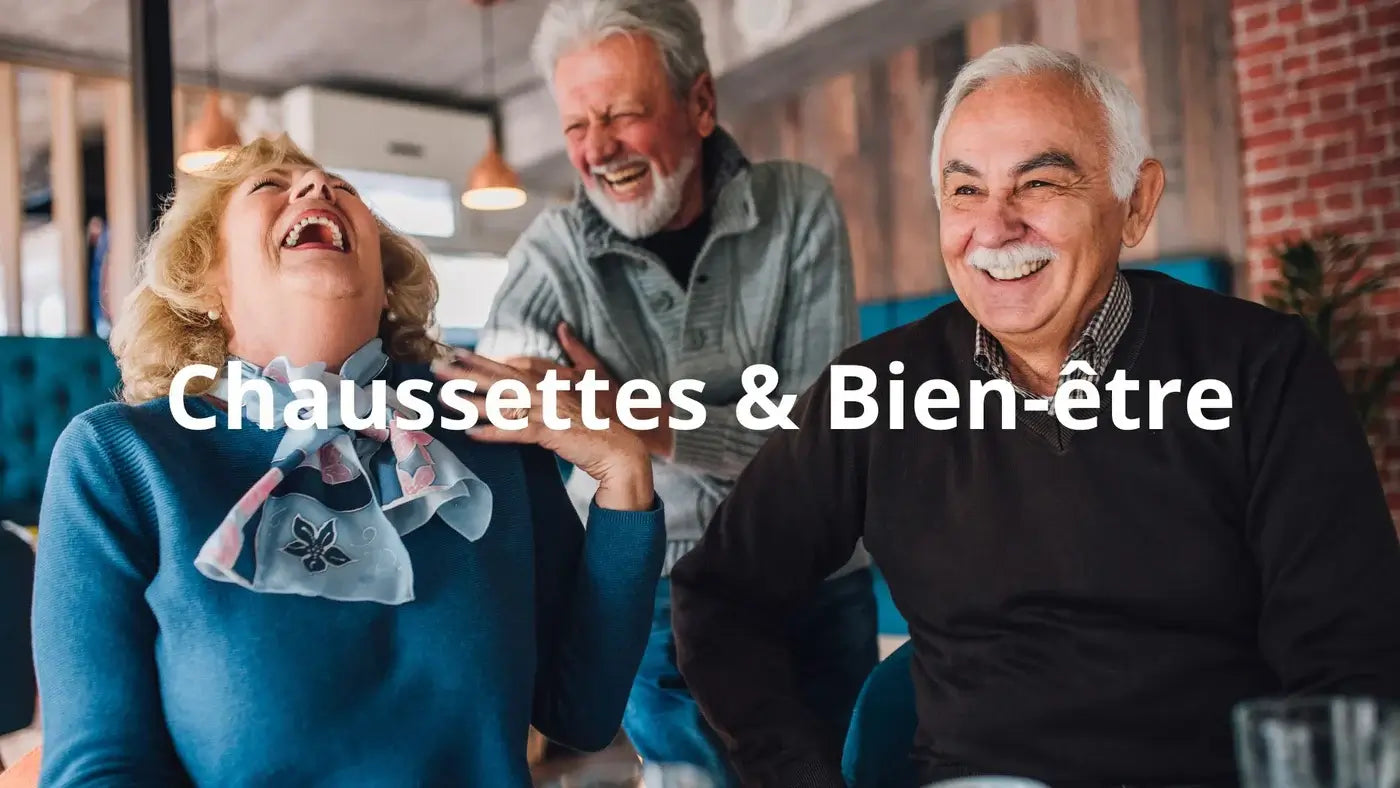 Deux hommes seniors aux cheveux gris et une femme rient aux éclats