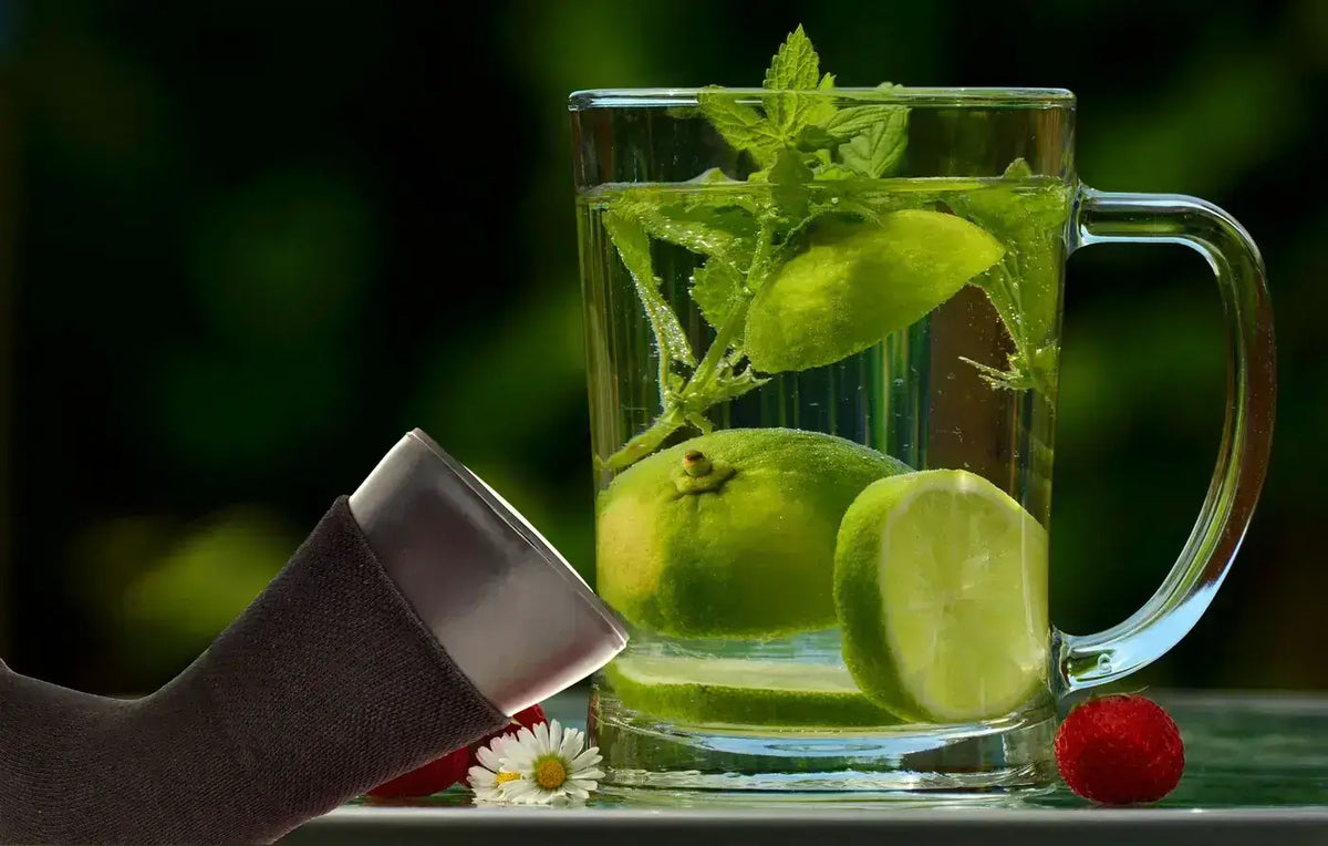 Chaussettes pour personnes diabétiques et boisson adaptée à base de citron vert